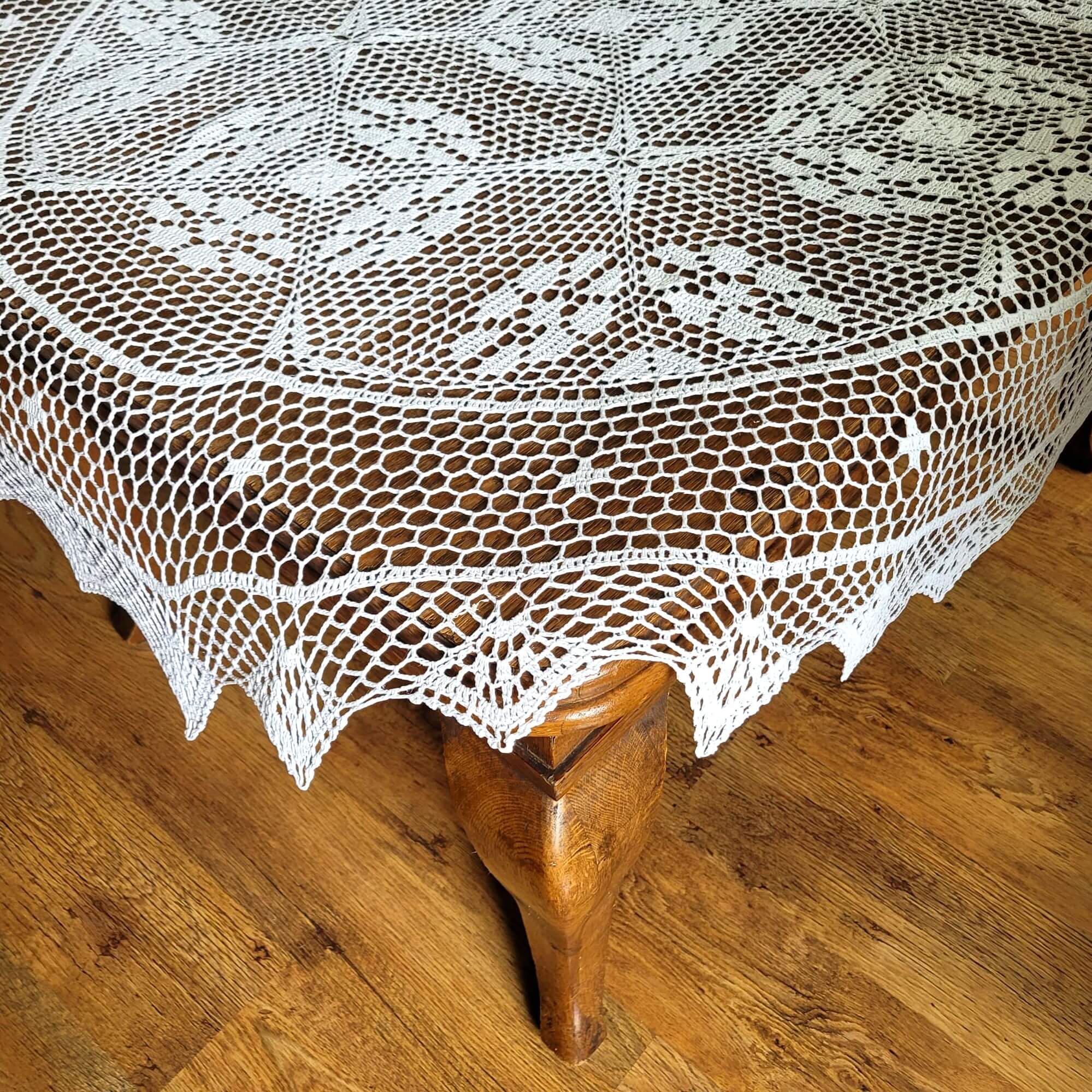 Obrus szydełkowy 110x160 w kolorze białym „Wanda”