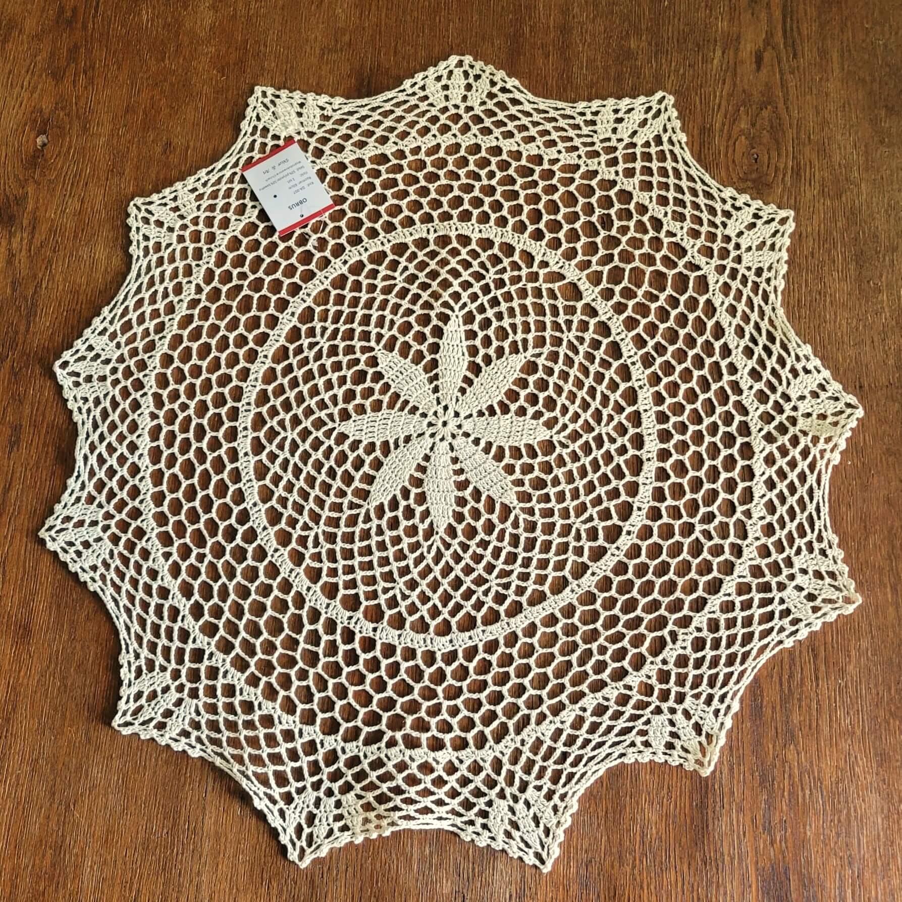Serweta szydełkowa o średnicy 60 cm w kolorze beżowym „Klara"
